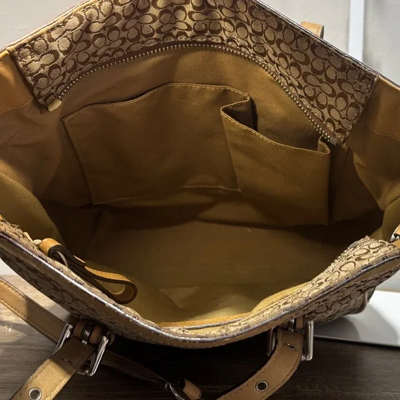 Coach Signature Gallery Tote F11526 - Picture 12 of 13